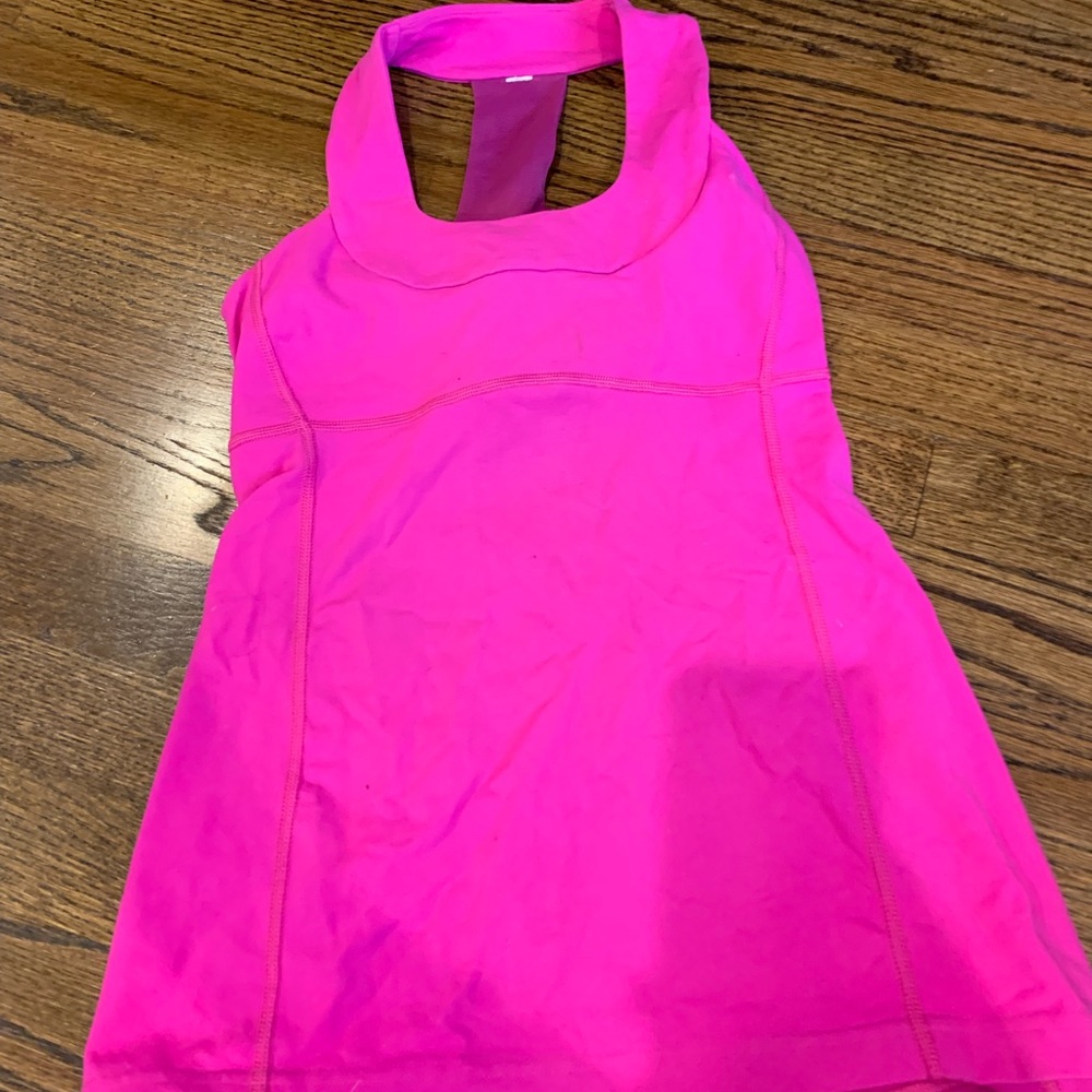 Lululemon size 4 scoop neck tanks